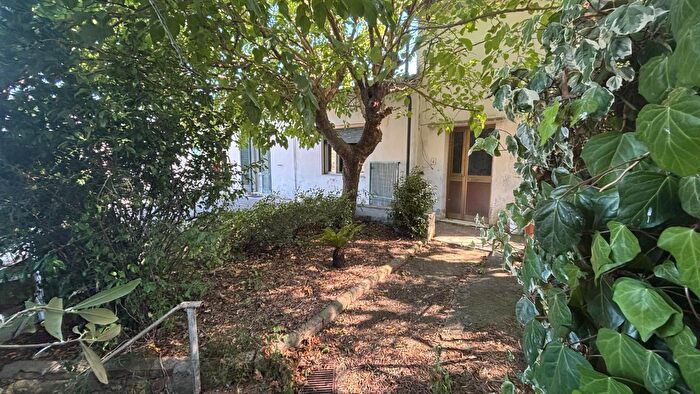 Casa con 11 locali in vendita in Vicopisano