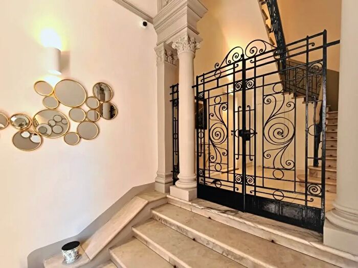 Casa con 8 locali in vendita in Viareggio