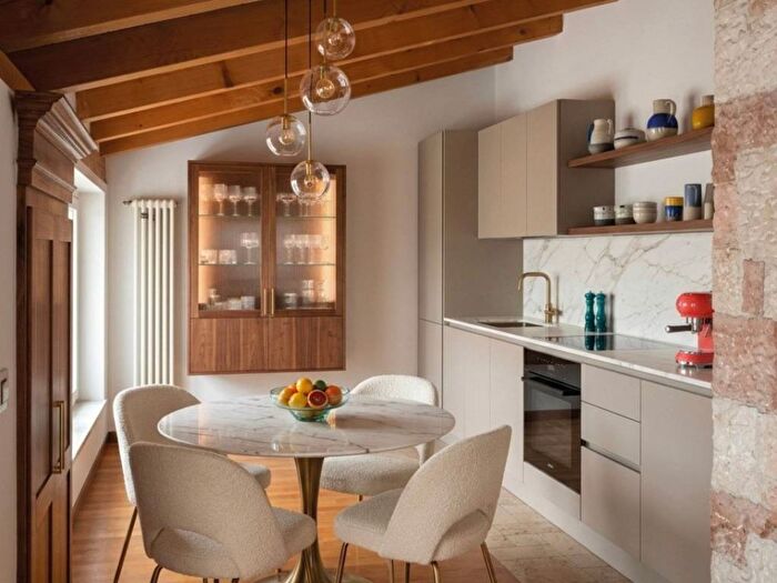 Casa trilocale in affitto in Via San Pietro, Semicentro, Trento