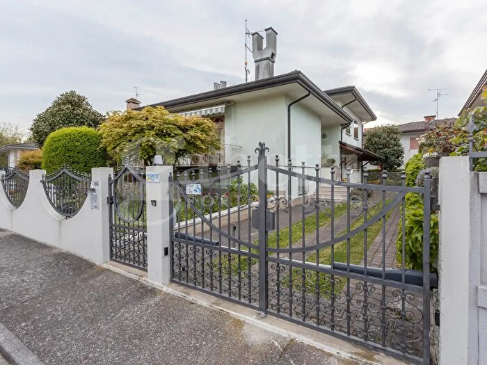 Casa quadrilocale in vendita in Via Lemene, Concordia Sagittaria