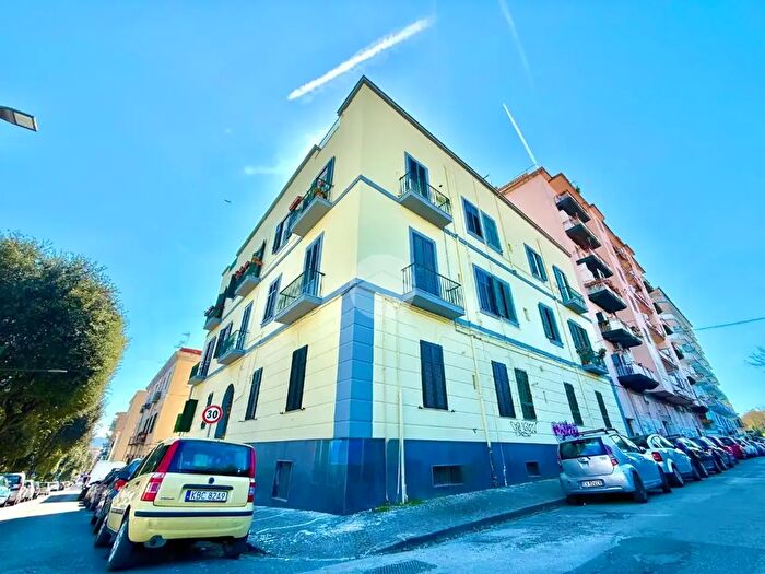 Appartamento bilocale in vendita in Viale Campi Flegrei, Napoli