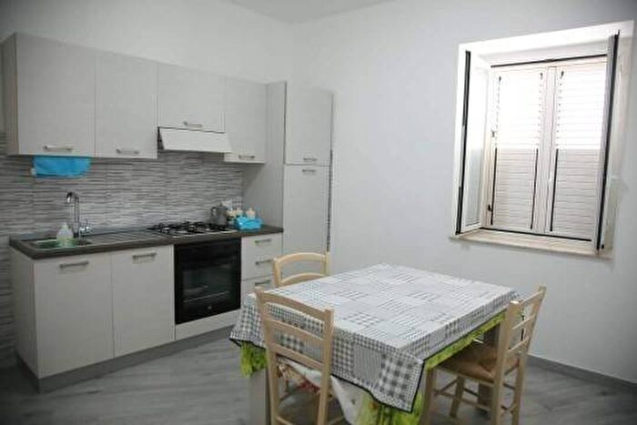 Appartamento trilocale in affitto in Via Vittoria, Le Castella, Isola di Capo Rizzuto
