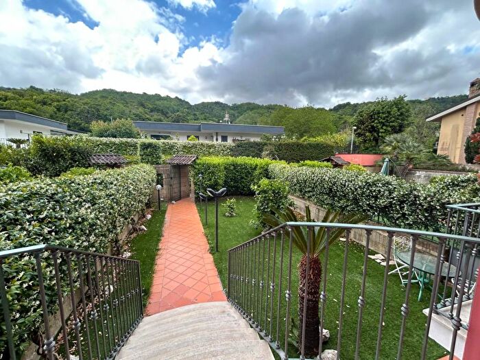 Casa con 6 locali in affitto in Via Santa Maria, Quarto