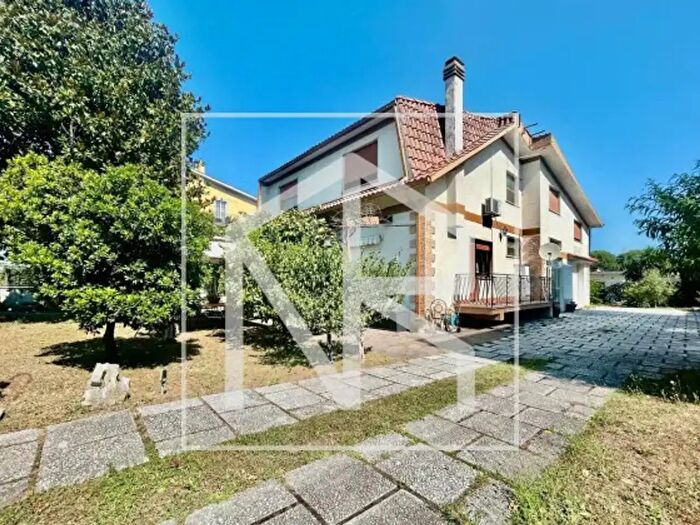 Casa con 6 locali in vendita in Via Bolotana, Roma