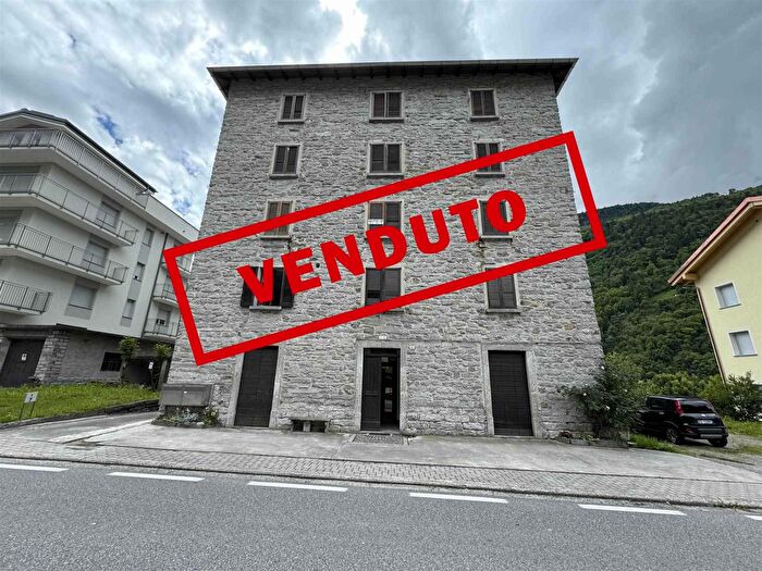 Appartamento quadrilocale in vendita in Via Nazionale, Villa Di Chiavenna