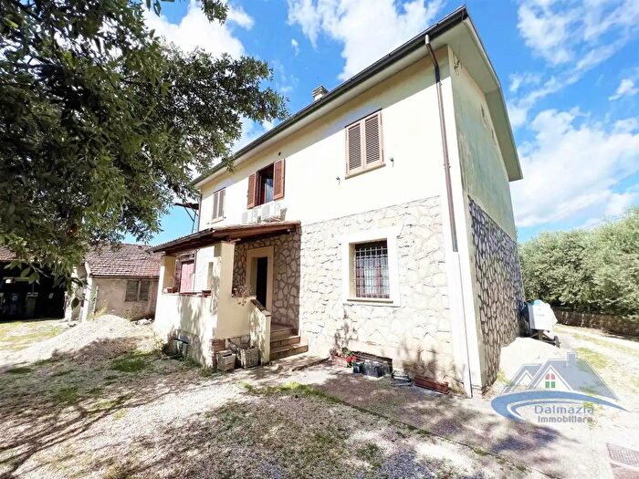Casa con 7 locali in vendita in Via Riccardo Zandonai, Terni