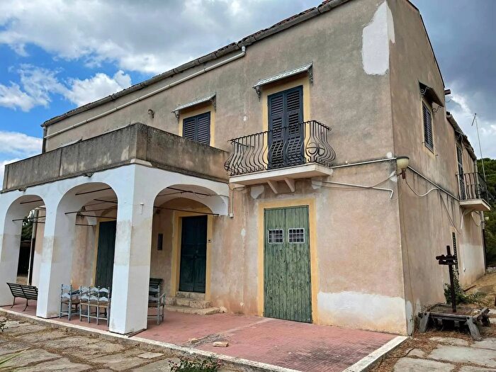Casa con 8 locali in vendita in Via Anna Dickinson Agrigento, Agrigento