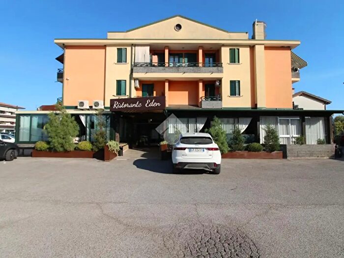 Appartamento trilocale in vendita in Via Cadore, Caorle