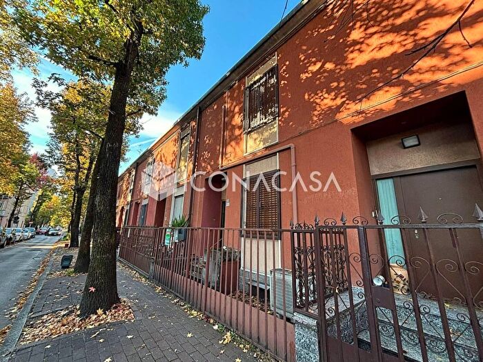 Appartamento trilocale in vendita in Via Cesare Berna, Cinisello Balsamo