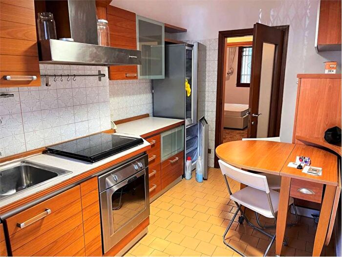 Appartamento trilocale in affitto in Via Leopoldo Marchetti, Pezzotti Meda, Milano