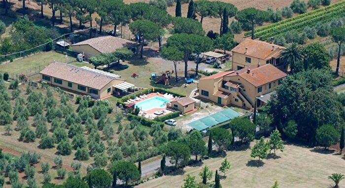 Casa in vendita in Cecina