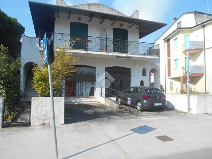 Appartamento trilocale in vendita in Viale Inghilterra, Comacchio