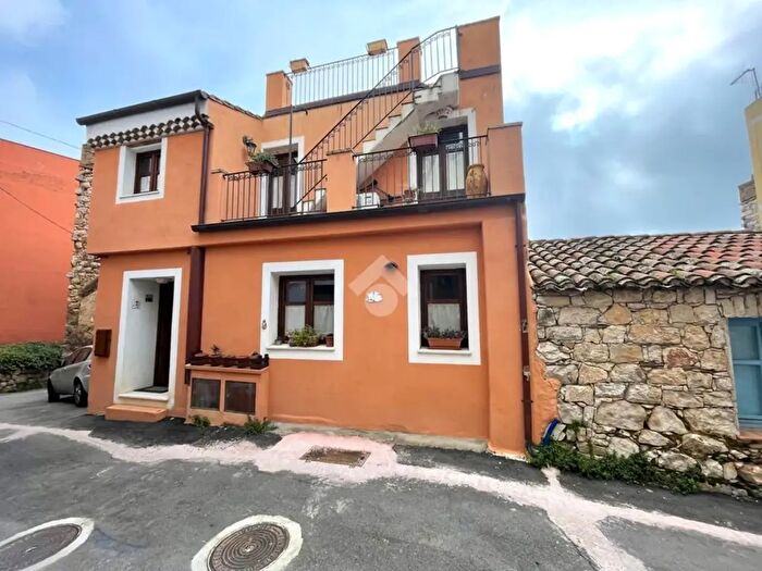 Casa trilocale in vendita in Via Mentana, Baunei