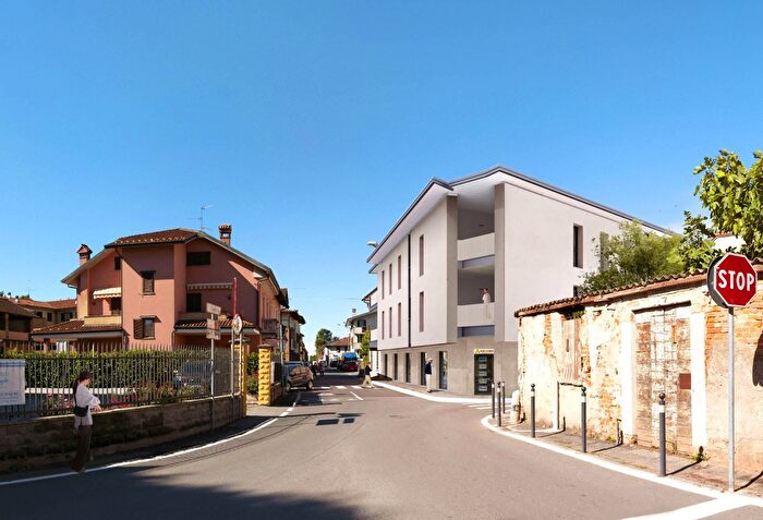 Appartamento trilocale in vendita in Via Roma, Mulazzano