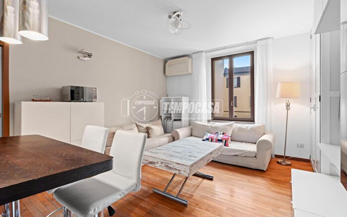 Appartamento trilocale in affitto in Via Antonio Fogazzaro, Milano