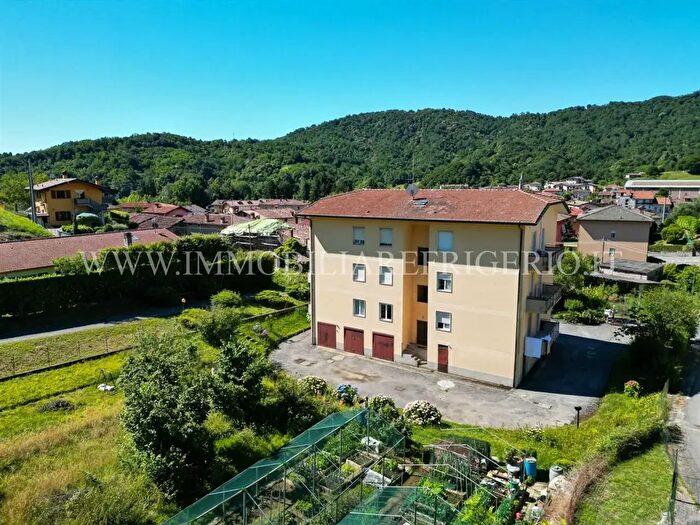 Appartamento quadrilocale in vendita in Via Giosuè Carducci, Pontida