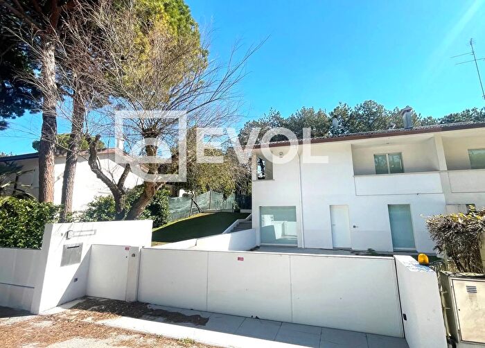 Casa con 10 locali in vendita in Calle Mendelsshon, Lignano Sabbiadoro