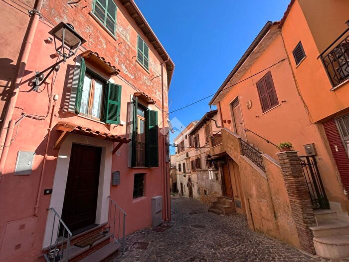 Appartamento trilocale in vendita in Via Annibaldeschi, Montecompatri