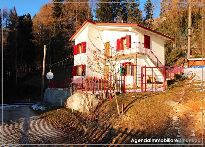 Casa con 6 locali in vendita in Via Pineta, Valdobbiadene