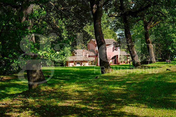 Casa con 10 locali in vendita in Strada dei Mulini di Bargnano, Cetona