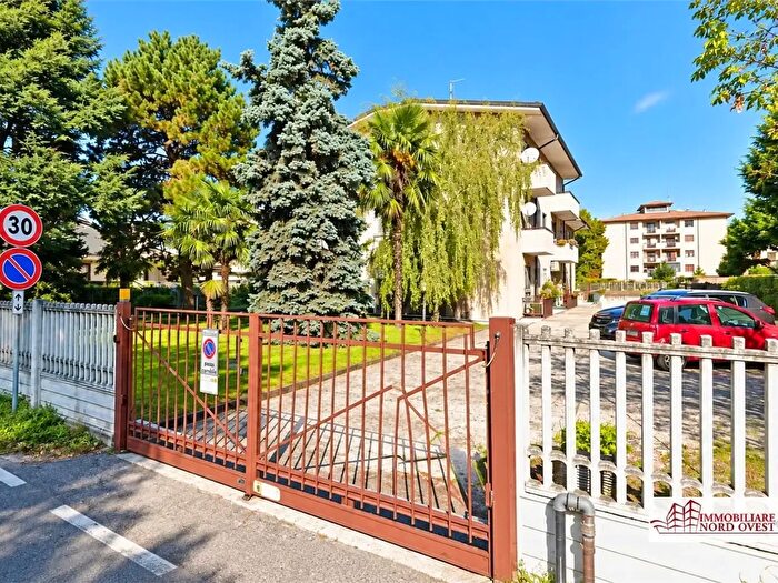 Appartamento trilocale in vendita in Via Kennedy, Castano Primo