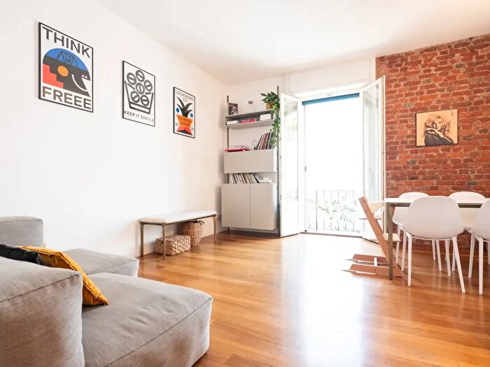 Appartamento trilocale in vendita in Via Costanza, Milano
