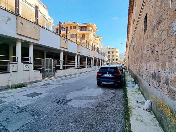 Appartamento quadrilocale in vendita in Via Camillo Golgi, Caserta