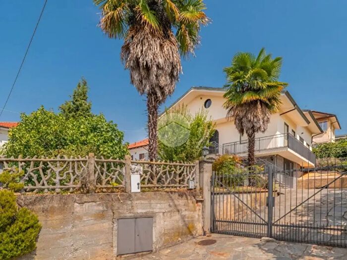 Casa con 6 locali in vendita in Strada Miravalle, Moncalieri