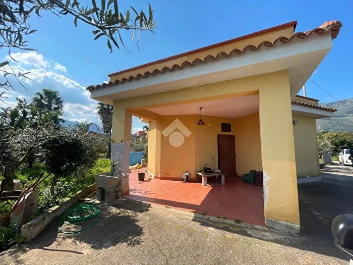 Casa trilocale in vendita in Via Giuseppe Grippi, Carini