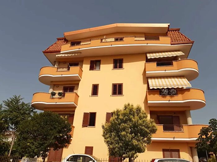 Appartamento trilocale in vendita in Contrada Petraro Snc, Rose