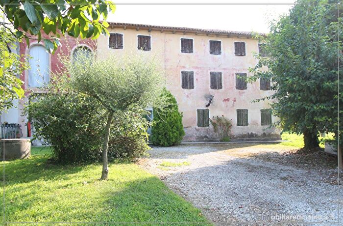 Casa con 8 locali in vendita in Via Serenissima, Gorgo Al Monticano