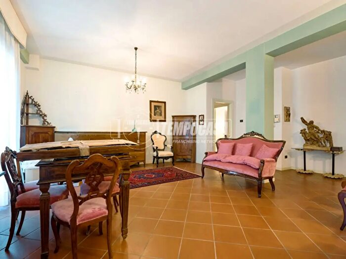 Appartamento quadrilocale in vendita in Via Dante, Cremona