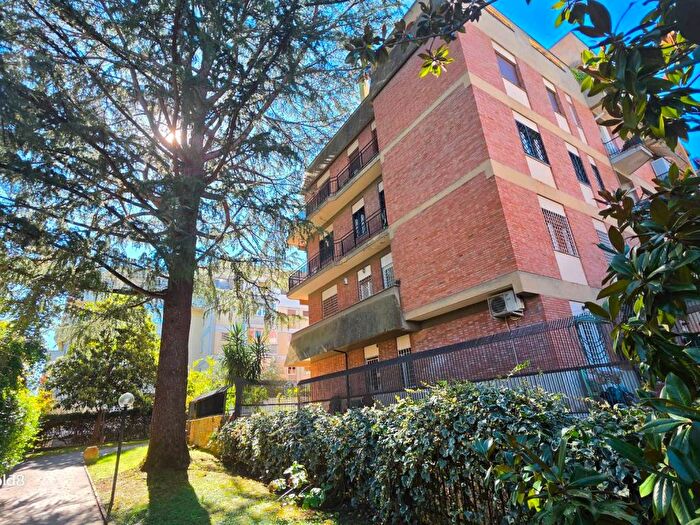 Appartamento quadrilocale in vendita in Via Dicomano, Cassia San Godenzo, Roma