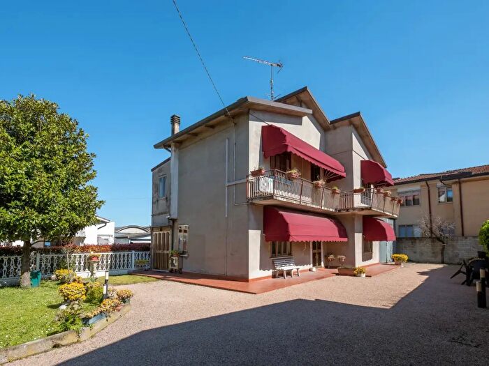 Casa trilocale in vendita in Via Volta, Solesino