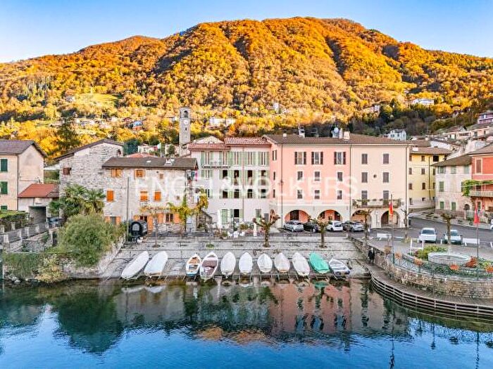 Appartamento bilocale in vendita in Piazza Camillo Benso di Cavour, Claino Con Osteno