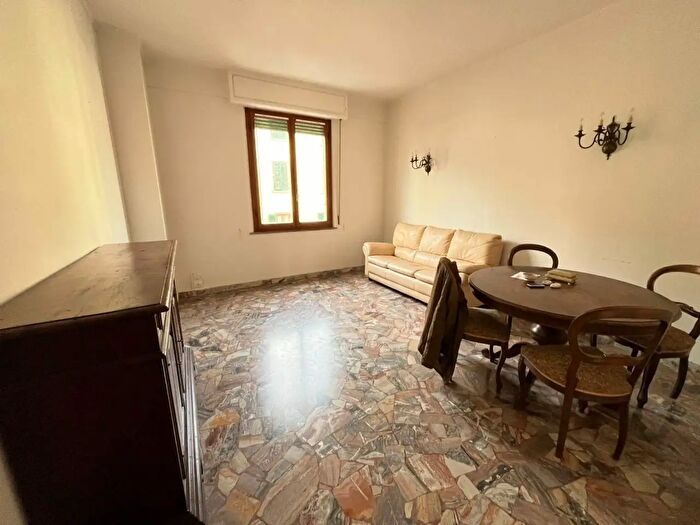 Appartamento con 6 locali in vendita in Via Romagnosi, Firenze
