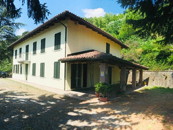 Casa con 6 locali in affitto in Frazione San Vito, Calamandrana