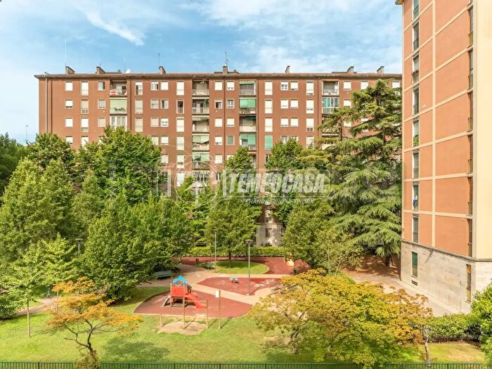 Appartamento quadrilocale in vendita in Via Aicardo, Milano