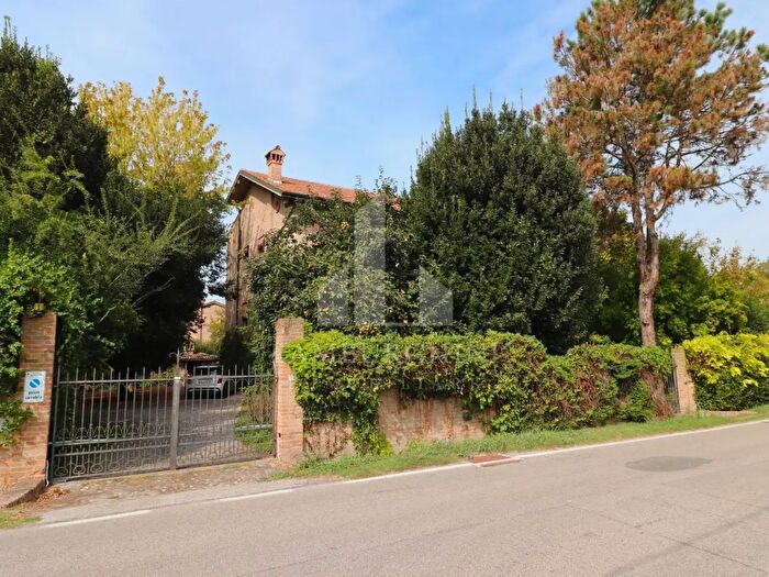Casa con 7 locali in vendita in Via Pioppa, Ferrara