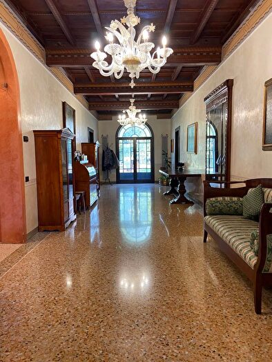 Casa con 15 locali in vendita in Lendinara