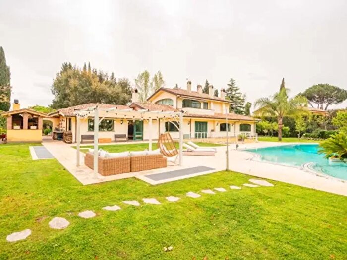 Casa con 6 locali in vendita in Largo dellOlgiata, Roma