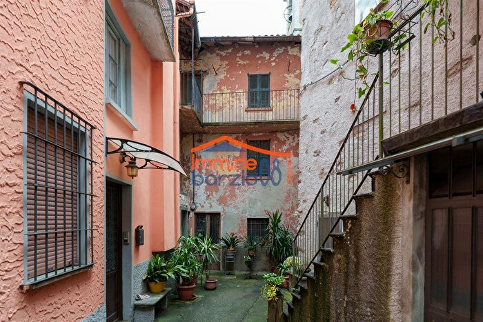 Casa con 8 locali in vendita in Cortenova