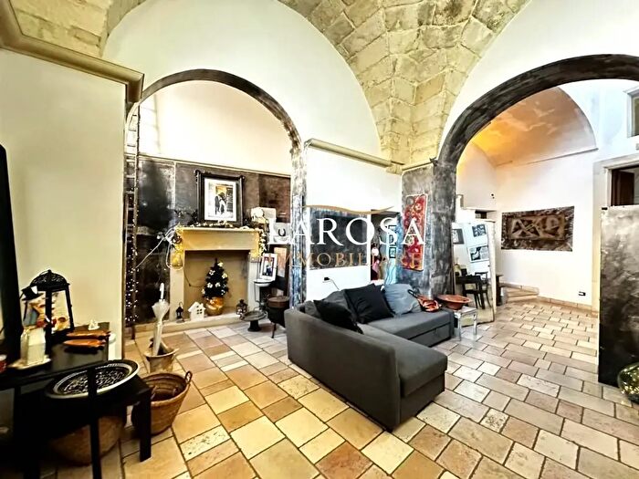 Casa con 9 locali in vendita in Melendugno