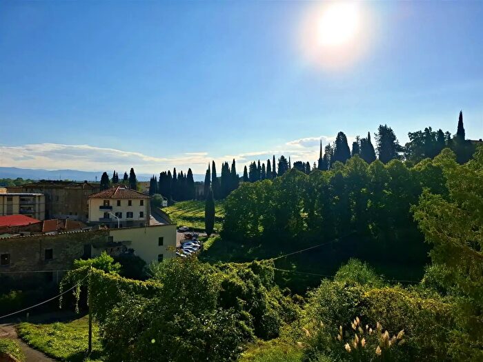 Appartamento con 5 locali in vendita in Via Bellosguardo, Lastra A Signa