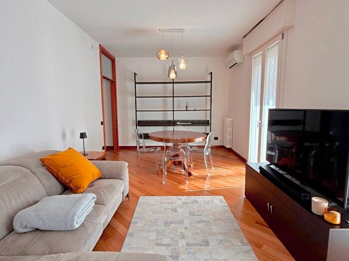 Appartamento trilocale in affitto in Via Savonarola, Savonarola Ponte Molino, Padova