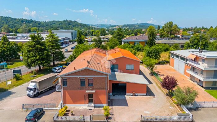 Appartamento con 6 locali in vendita in Via Salvador Allende, Quattro Castella