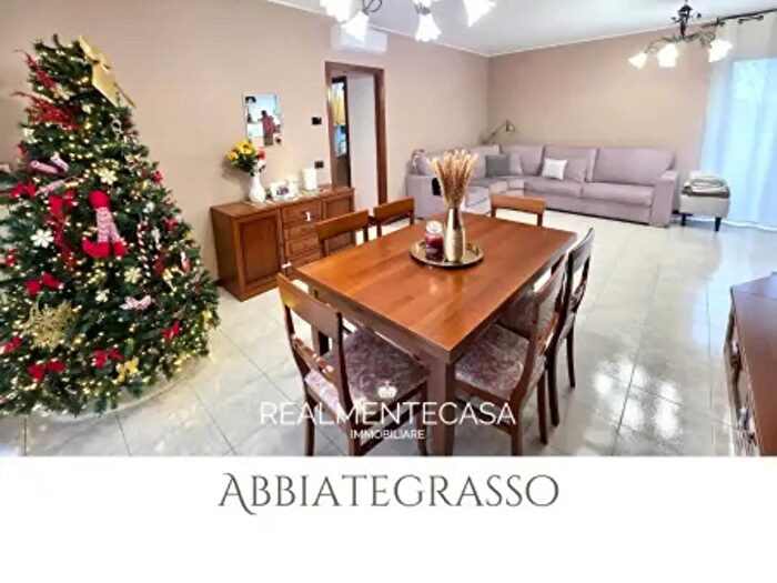 Appartamento trilocale in vendita in Via Cristoforo Colombo, Abbiategrasso