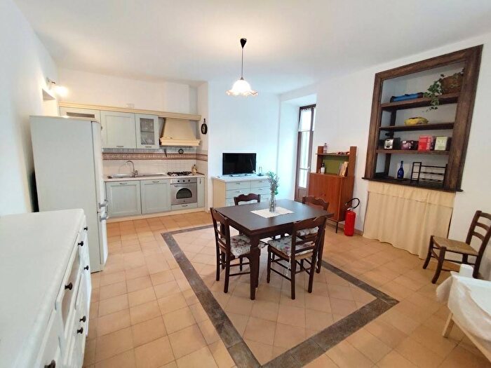 Appartamento trilocale in affitto in Via Nizza, Porto Maurizio, Imperia