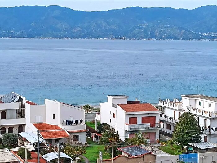 Appartamento trilocale in vendita in Via Enrico De Nicola, Reggio Calabria