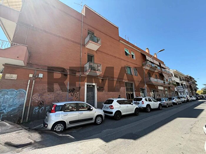 Appartamento con 5 locali in vendita in Pomezia